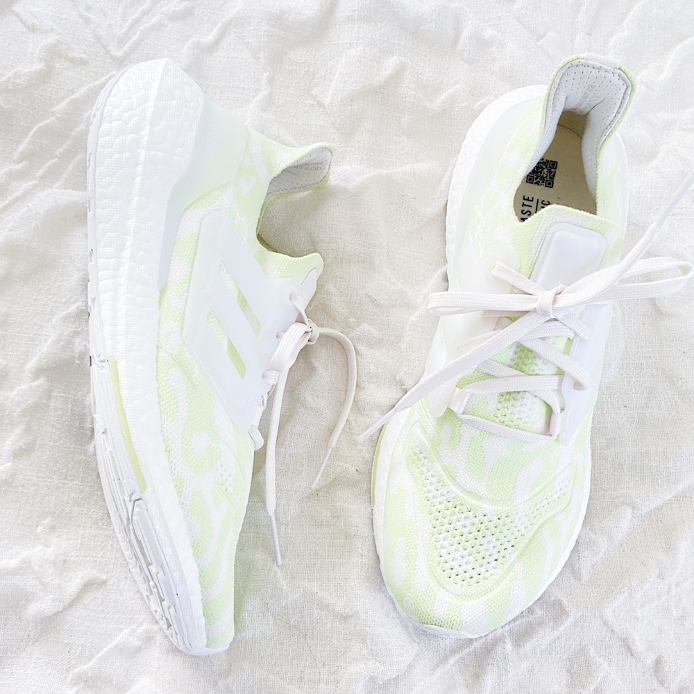 Light Green & White Women’s Knit Running Sneakers
